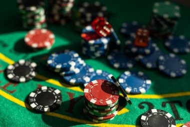 dana123 multi-category gaming interface showing slots and live dealer tables